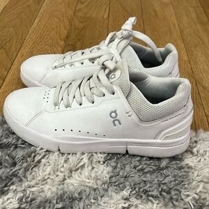 Women’s on cloud THE ROGER